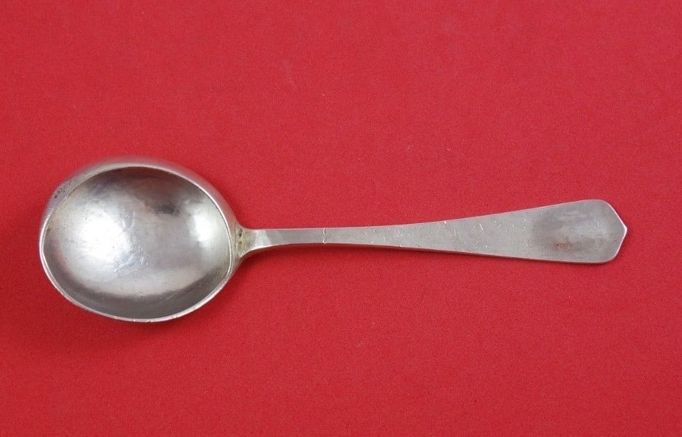 Lebolt #1 Sterling Silver Medicine Spoon 5.5 inch with Lip: Lebolt #1 Sterling Silver Medicine Spoon 5.5 inch with Lip This exquisite Lebolt #1 medicine spoon, measuring 5 1/2 inches, is crafted from high-quality sterling silver. The spoon features a distinct