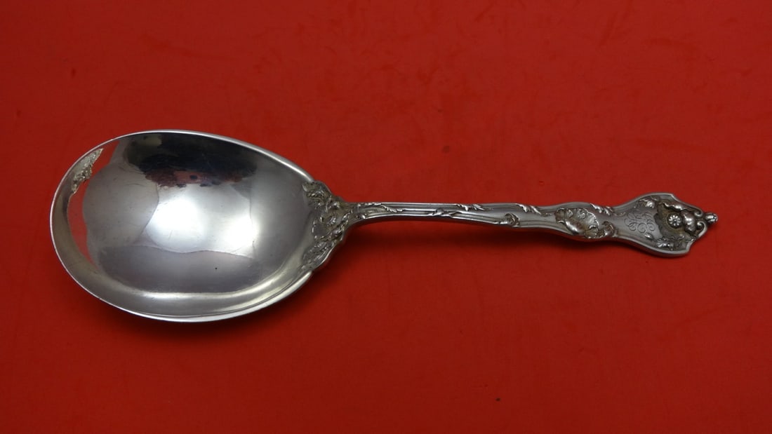 Reed & Barton Intaglio Sterling Silver Berry Spoon 9 7/8" Monogrammed: Reed & Barton Intaglio Sterling Silver Berry Spoon 9 7/8" Monogrammed This stunning Reed & Barton Intaglio pattern berry serving spoon is crafted from exquisite sterling silver, measuring an impressiv
