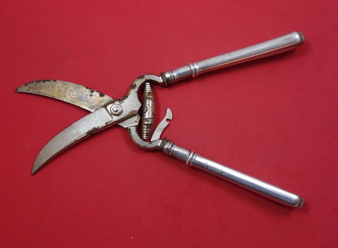 Reed and Barton Clovelly Sterling Silver Lobster Shears 11 Inch: Reed and Barton Clovelly Sterling Silver Lobster Shears 11 Inch Discover the timeless elegance of the Clovelly lobster shears by Reed and Barton. Crafted from sterling silver, these shears feature a h