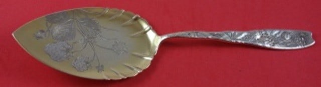 Whiting Berry Pattern Sterling Silver Pie Server with Strawberries 9.25 Inch: Whiting Berry Pattern Sterling Silver Pie Server with Strawberries 9.25 Inch This exquisite pie server from Whiting features the enchanting Berry pattern, showcasing a beautiful gold washed brite-cut