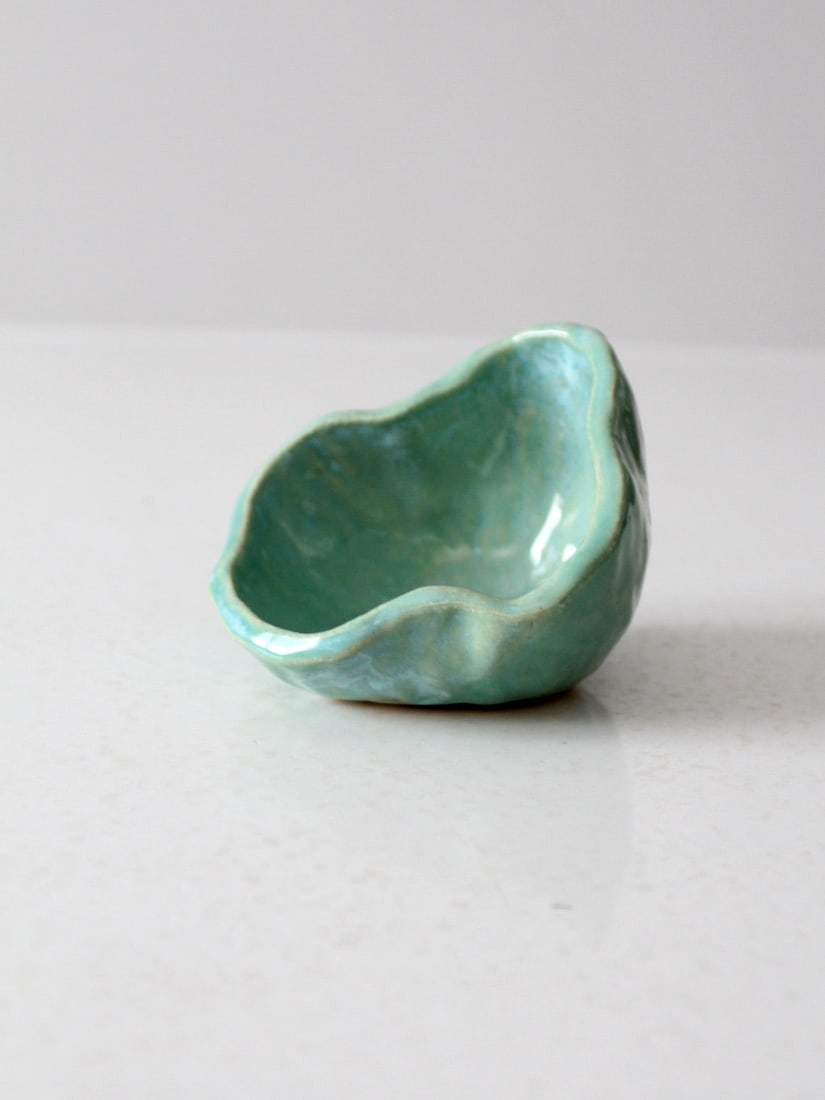 Vintage Studio Pottery Bowl Turquoise Green Handmade Free Form: Vintage Studio Pottery Bowl Turquoise Green Handmade Free Form Discover a charming vintage studio pottery bowl, beautifully hand-crafted with a unique free form design and finished in a stunning turqu