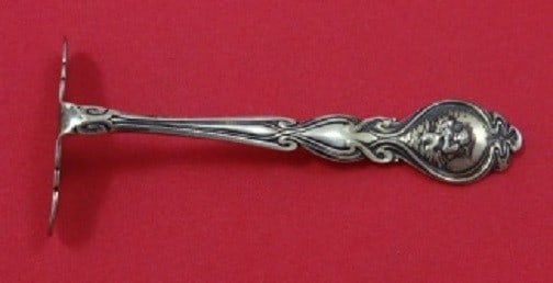 Unger Sterling Silver Love's Dream Baby Food Pusher 4 Inches: Unger Sterling Silver Love's Dream Baby Food Pusher 4 Inches Presenting the exquisite Love's Dream Baby Food Pusher crafted by Unger. This sterling silver piece, measuring 4 inches, showcases the eleg