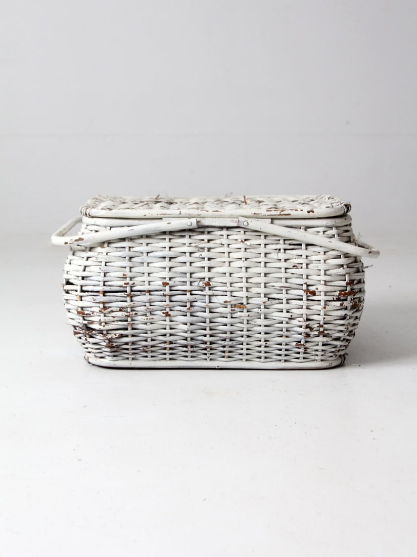 Rectangular Mid-Century White Wicker Picnic Basket with Hinged Lid and Double Handles: Rectangular Mid-Century White Wicker Picnic Basket with Hinged Lid and Double Handles This vintage white wicker picnic basket from the mid-20th century features a rectangular shape with a hinged lid a