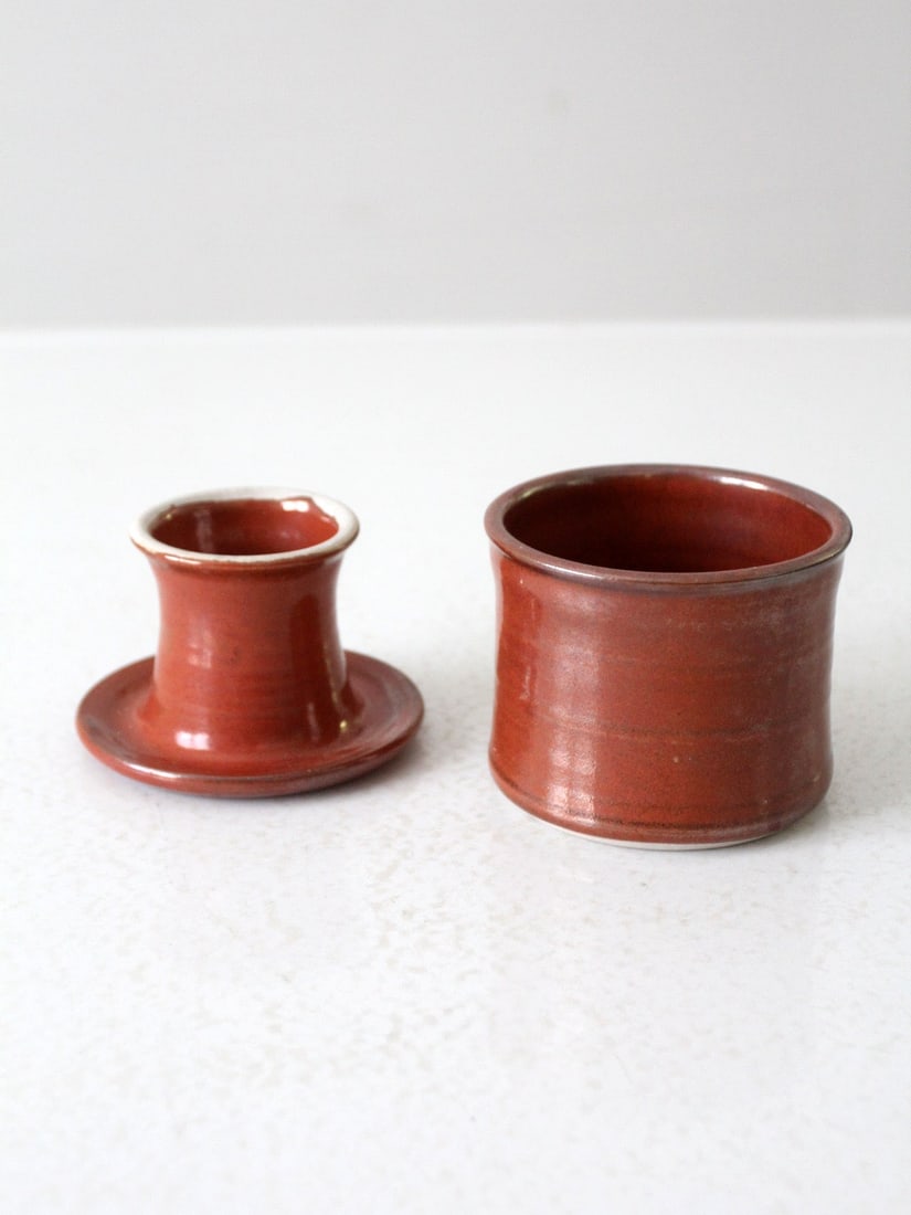 Artisan Vintage Studio Pottery Butter Keeper with Russet Red Glaze: Artisan Vintage Studio Pottery Butter Keeper with Russet Red Glaze This vintage studio pottery butter keeper is adorned with a rich russet red glaze, showcasing the unique charm of handcrafted artistr