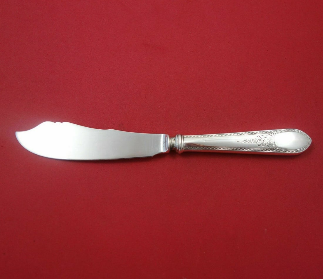 Lunt Early American Engraved Sterling Silver Master Butter Knife 7 1/4": Lunt Early American Engraved Sterling Silver Master Butter Knife 7 1/4" This exquisite Early American Engraved Master Butter Knife by Lunt is crafted from high-quality sterling silver. Measuring 7 1/4
