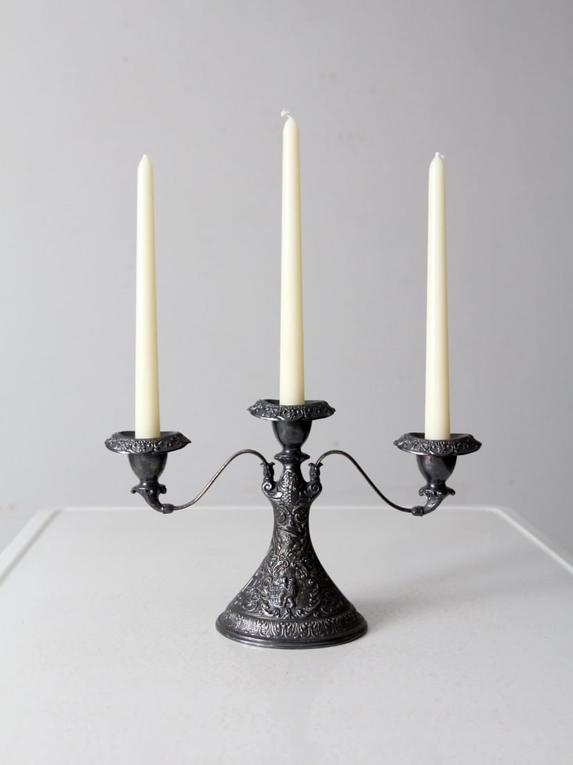 Victorian Derby Silver Co Candelabra Silver-Plated 19th Century Elegance: Victorian Derby Silver Co Candelabra Silver-Plated 19th Century Elegance This exquisite Victorian candelabra from the Derby Silver Company, dating from 1872 to the early 1900s, showcases a stunning si