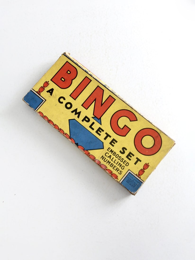 Vintage 1936 Milton Bradley Bingo Game Set with 132 Pieces: Vintage 1936 Milton Bradley Bingo Game Set with 132 Pieces Enjoy classic family fun with the Vintage 1936 Milton Bradley Bingo Game Set! This nostalgic game includes 132 game pieces, game cards, and t