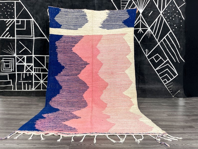 Handwoven Moroccan Berber Rug 100% Local Wool 6.56 x 3.28 Feet: Handwoven Moroccan Berber Rug 100% Local Wool 6.56 x 3.28 Feet Discover the charm of this Fabulous Authentic Rug, meticulously handwoven in the Atlas Mountains by skilled Berber women weavers. Crafted