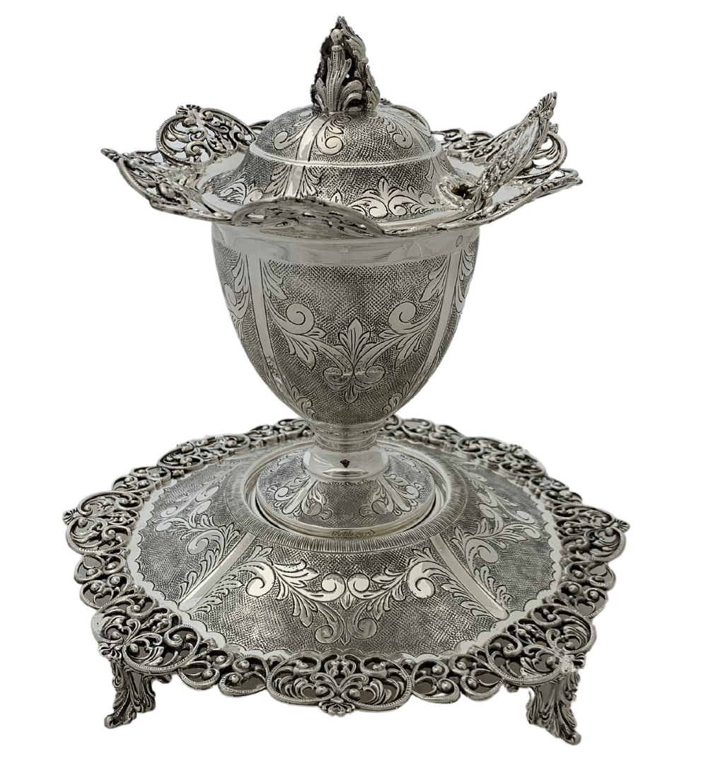 Handmade 925 Sterling Silver Honey Dish Tray Set Floral Design: Handmade 925 Sterling Silver Honey Dish Tray Set Floral Design This exquisite honey dish and tray set is crafted from fine 925 sterling silver, showcasing intricate handmade chased swirl open lace des