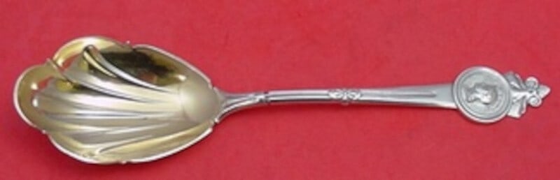 Gorham Medallion Sterling Silver Gold Washed 9 Inch Berry Spoon: Gorham Medallion Sterling Silver Gold Washed 9 Inch Berry Spoon This exquisite serving spoon, crafted by Gorham, showcases the elegant Medallion pattern and features a gold washed fluted design. Measu