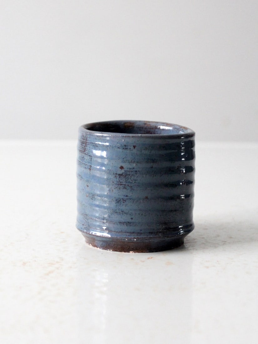 Handmade Vintage Studio Pottery Cachepot Storm Blue Glaze: Handmade Vintage Studio Pottery Cachepot Storm Blue Glaze This vintage studio pottery cachepot showcases a unique ribbed design and is finished with a stunning storm blue glaze, adding a touch of eleg