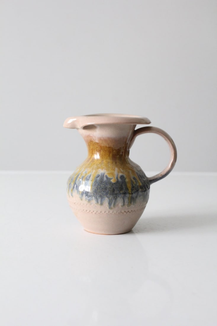 Vintage Italian Hand-Crafted Pottery Pitcher with Geometric Design: Vintage Italian Hand-Crafted Pottery Pitcher with Geometric Design This vintage Italian pottery pitcher showcases exquisite craftsmanship with its elegant hand-crafted design. The ewer features a beau