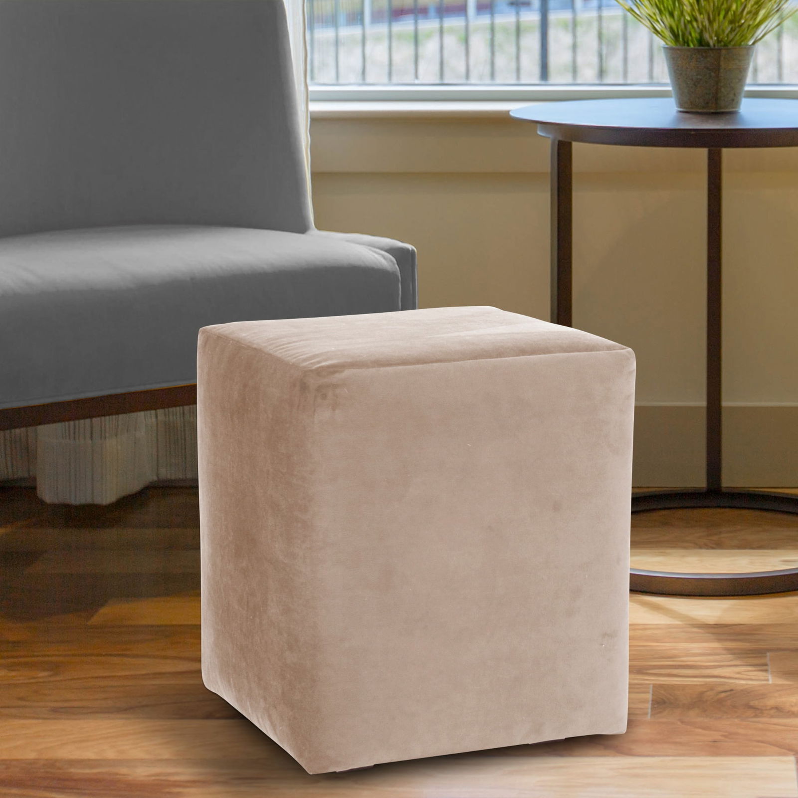 Howard Elliott Bella Sand Square Slipcover Transitional Style: Howard Elliott Bella Sand Square Slipcover Transitional Style Introducing the Bella Sand Square Slipcover, a beautifully crafted addition to your home that combines traditional style with modern comfo