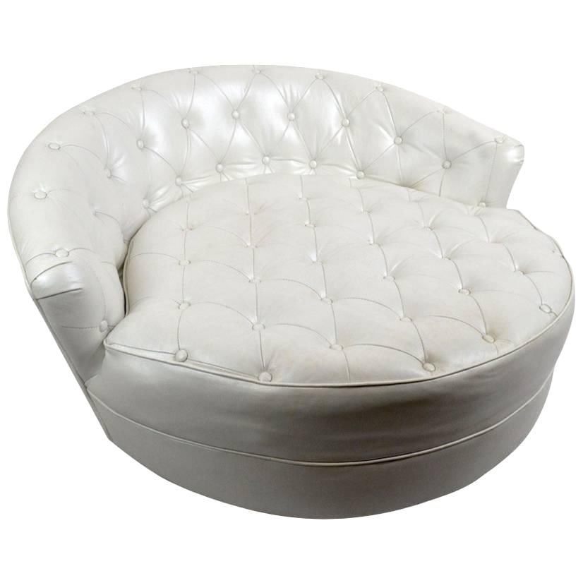 Milo Baughman Large Circular Lounge Chair in White Vinyl: Milo Baughman Large Circular Lounge Chair in White Vinyl This large circular lounge chair, attributed to renowned designer Milo Baughman, embodies chic and stylish design. Upholstered in white vinyl,