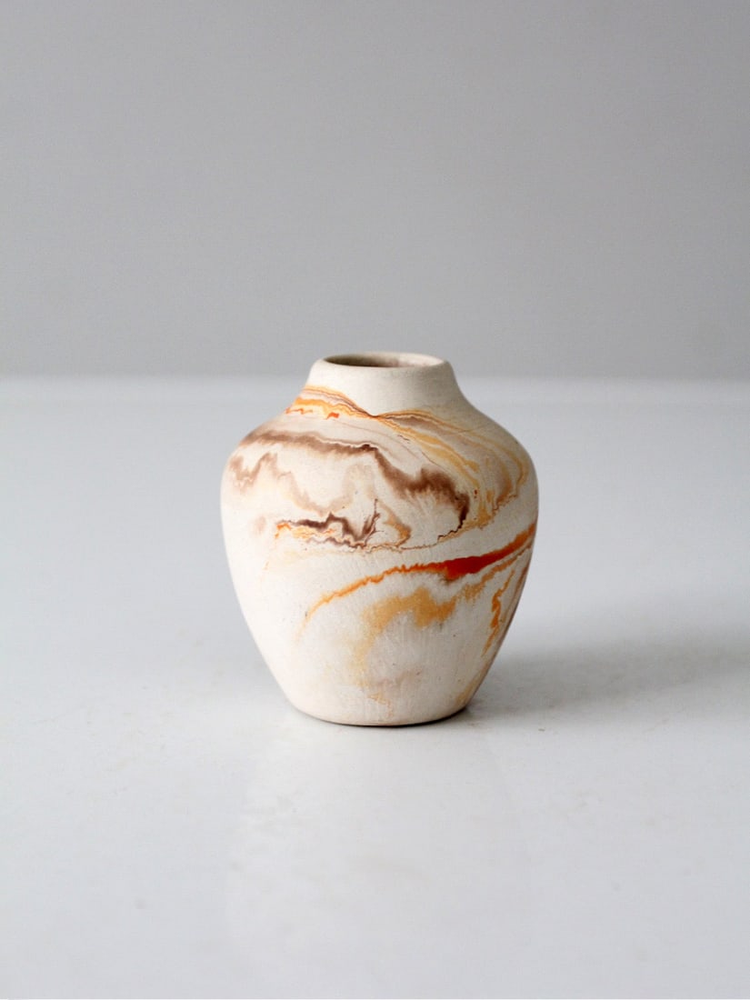 Vintage Nemadji Mini Vase Cream Brown Rust Marbling: Vintage Nemadji Mini Vase Cream Brown Rust Marbling This vintage Nemadji pottery mini vase features a stunning layered design with cream, brown, and rust-toned marbling that creates an organic flow ac