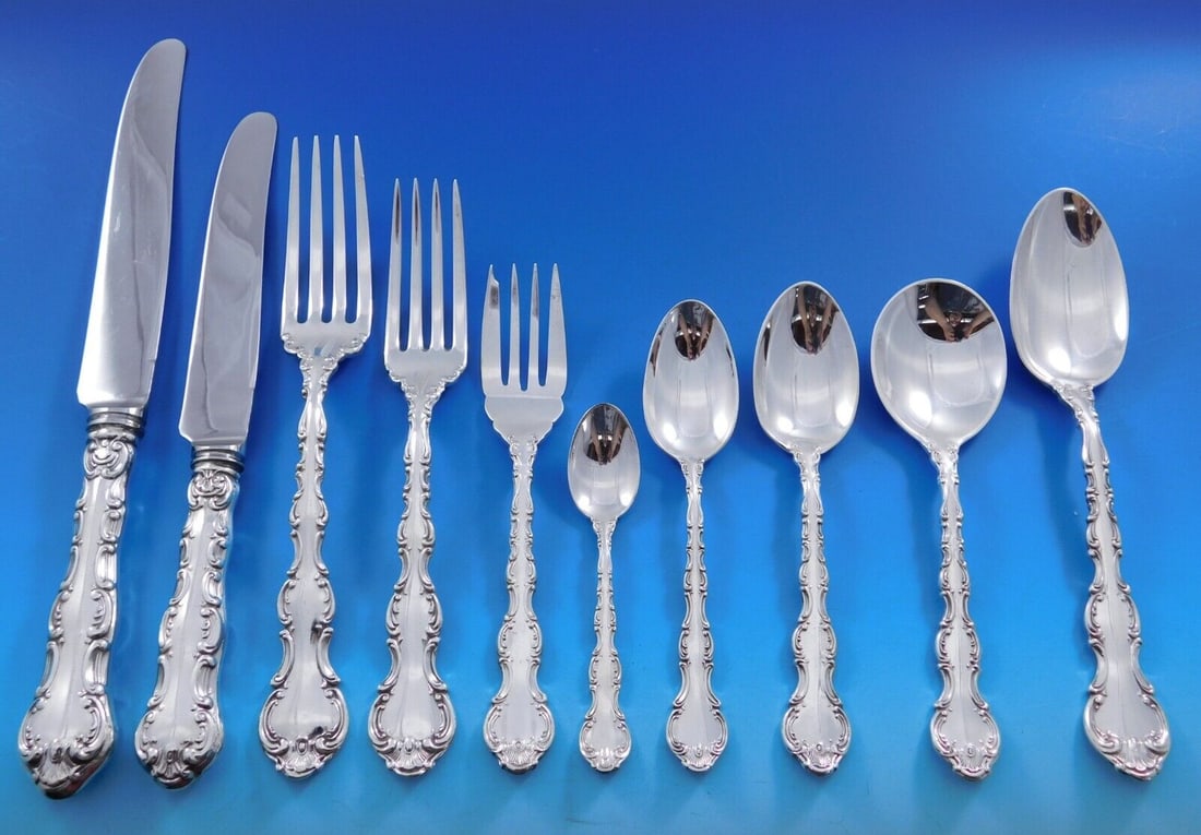 Birks Louis De France Silverplate Flatware Set 90 pcs for Dinner: Birks Louis De France Silverplate Flatware Set 90 pcs for Dinner Elevate your dining experience with the exquisite Louis De France silverplate flatware set by Birks, Canada. This impressive service in