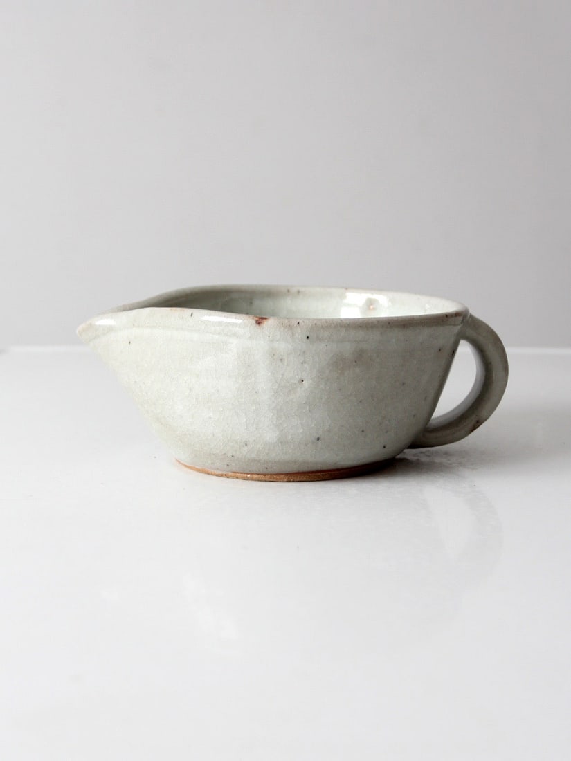 Signed Vintage Studio Pottery Batter Bowl with Dove-White Glaze: Signed Vintage Studio Pottery Batter Bowl with Dove-White Glaze Discover a charming vintage studio pottery batter bowl that combines functionality with artistic design. This signed piece features a pr