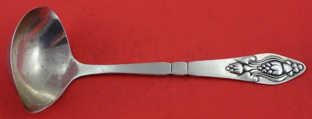 Georg Jensen Fuchsia Sterling Silver Gravy Ladle Double Spout 7 3/4 in: Georg Jensen Fuchsia Sterling Silver Gravy Ladle Double Spout 7 3/4 in Introducing a stunning Fuchsia gravy ladle by Georg Jensen, crafted in sterling silver. This elegant ladle features a unique doub