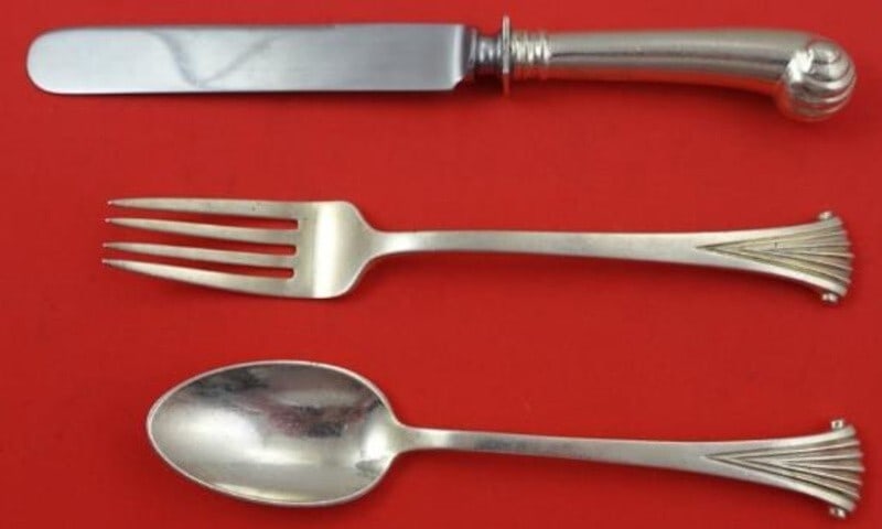 Tuttle Onslow Sterling Silver 3pc Junior Set Knife Fork Spoon: Tuttle Onslow Sterling Silver 3pc Junior Set Knife Fork Spoon Discover the elegance of the Onslow Junior Set by Tuttle, a charming 3-piece set crafted from high-quality sterling silver. This heirloom