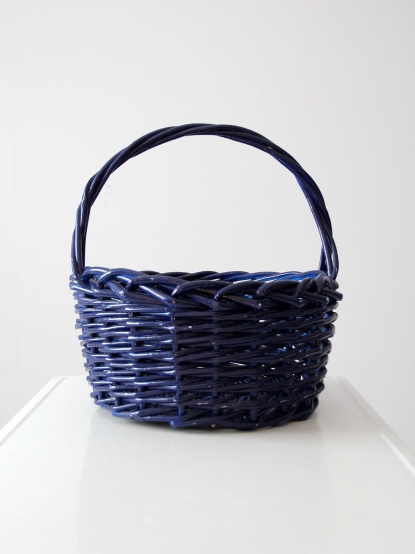 Royal Blue Vintage Wicker Basket with Woven Arched Handle 19 Inch Diameter: Royal Blue Vintage Wicker Basket with Woven Arched Handle 19 Inch Diameter This large vintage wicker basket features a woven body and an arched handle, finished in a rich royal blue paint. Its structu