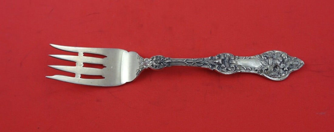 Alvin Gorham Old Orange Blossom Sterling Silver Salad Fork 6": Alvin Gorham Old Orange Blossom Sterling Silver Salad Fork 6" This exquisite salad fork, crafted in the early 20th century, features the renowned Old Orange Blossom pattern by Alvin, made by Gorham. I