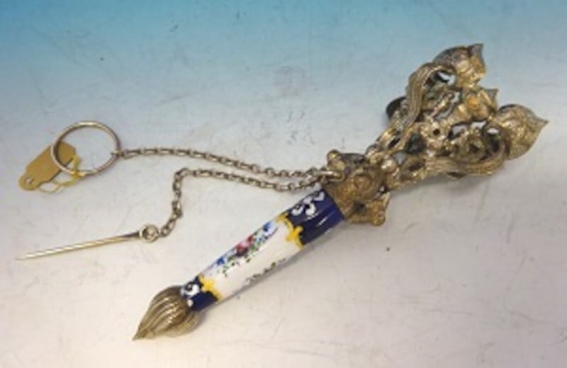 Victorian Silverplated Bronze Tussie Mussie Holder with Porcelain Handle: Victorian Silverplated Bronze Tussie Mussie Holder with Porcelain Handle This exquisite Victorian-style tussie mussie posey holder is crafted from silverplated bronze and features a charming porcelain