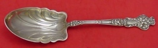Watson Sterling Silver Bridal Flower Serving Spoon 9 1/8": Watson Sterling Silver Bridal Flower Serving Spoon 9 1/8" This exquisite serving spoon features the elegant Bridal Flower pattern by Watson, crafted from high-quality sterling silver. Measuring 9 1/8