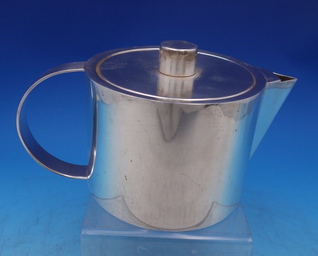 Guido Galbiati Swid Powell Sterling Silver Coffee Pot 5" Tall: Guido Galbiati Swid Powell Sterling Silver Coffee Pot 5" Tall Discover the elegance of the Swid Powell Collection with this exquisite sterling silver coffee pot by renowned designer Guido Galbiati. Cr