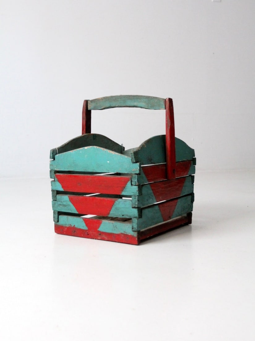 Charming Antique Wooden Basket with Southwest Hand-Painted Design: Charming Antique Wooden Basket with Southwest Hand-Painted Design Discover this charming antique wooden basket, designed in a classic crate style. It features a sturdy wooden handle and showcases an e