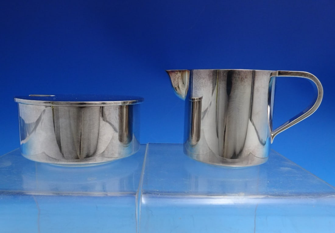 Tiffany & Co Faneuil Sterling Silver Sugar Creamer Set 2pc: Tiffany & Co Faneuil Sterling Silver Sugar Creamer Set 2pc This exquisite Faneuil sugar and creamer set by Tiffany & Co. showcases the elegance of sterling silver craftsmanship. Created between 1900 a