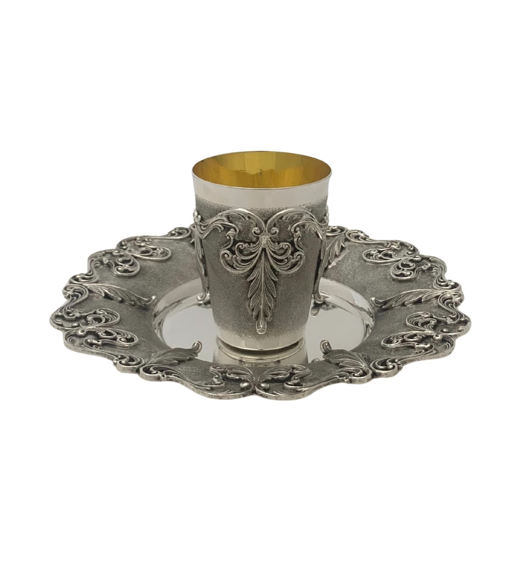Handmade 925 Sterling Silver Cup & Tray with Leaf Applique: Handmade 925 Sterling Silver Cup & Tray with Leaf Applique This exquisite set features a fine 925 sterling silver cup and tray, meticulously handmade in Turkey. The cup and tray showcase ornate leaf a