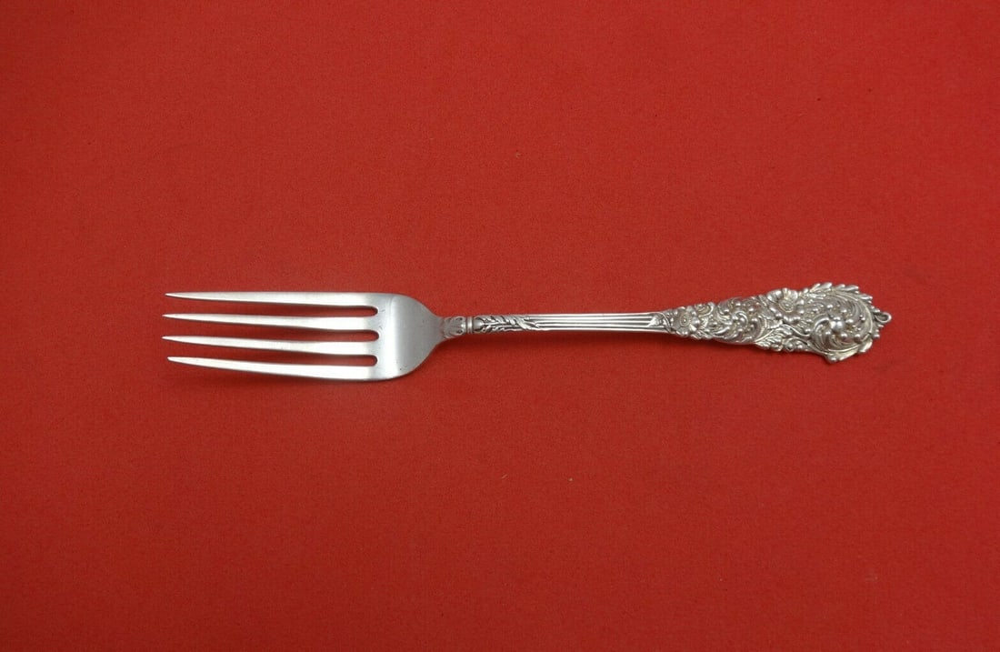 Reed & Barton Trajan Sterling Silver Dinner Fork 7 7/8 inches: Reed & Barton Trajan Sterling Silver Dinner Fork 7 7/8 inches This exquisite dinner fork from Reed & Barton showcases the elegant Trajan pattern, crafted from high-quality sterling silver. Measuring 7