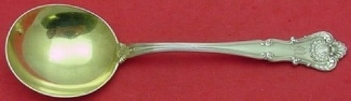 Durgin New Queens Sterling Silver Gold-Washed Gumbo Soup Spoon 7": Durgin New Queens Sterling Silver Gold-Washed Gumbo Soup Spoon 7" This exquisite gumbo soup spoon features the elegant New Queens pattern by Durgin, crafted from high-quality sterling silver with a go