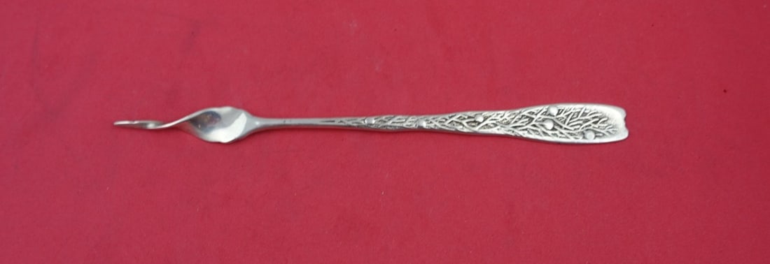 Whiting Berry Sterling Silver Butter Pick Twisted Juniper 6 1/4 Inch: Whiting Berry Sterling Silver Butter Pick Twisted Juniper 6 1/4 Inch This exquisite butter pick from the Berry pattern by Whiting is crafted from sterling silver, showcasing a beautiful twisted design