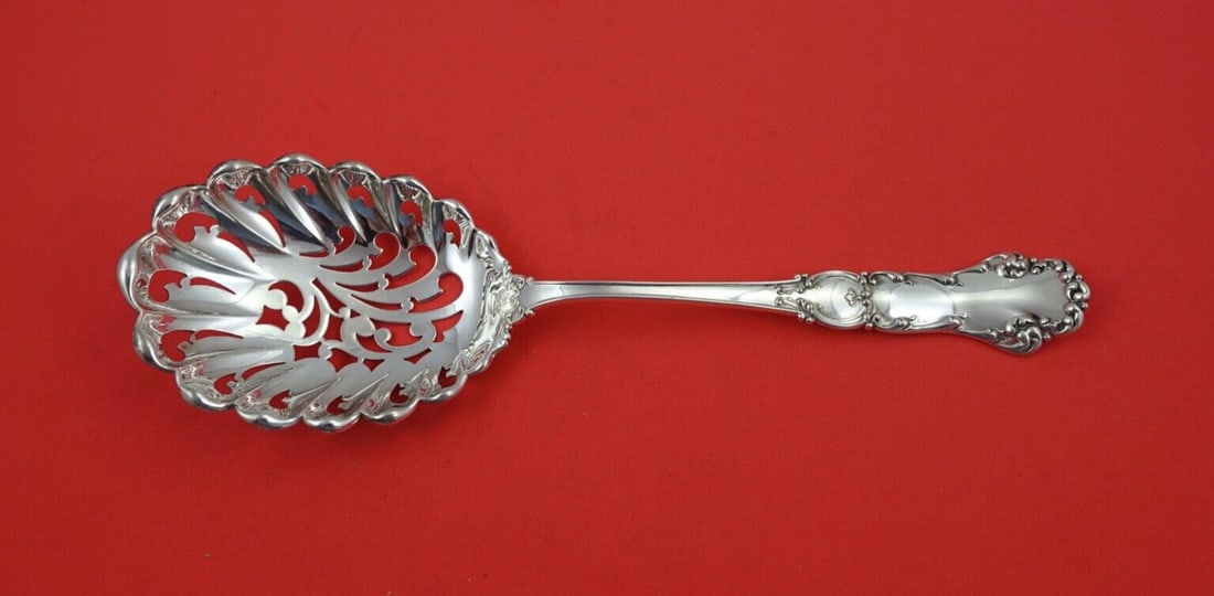 Watson Arkeba Sterling Silver Scalloped Pierced Pea Spoon 8 3/4": Watson Arkeba Sterling Silver Scalloped Pierced Pea Spoon 8 3/4" This exquisite Arkeba pea spoon by Watson is crafted from high-quality sterling silver, showcasing a charming scalloped and pierced des