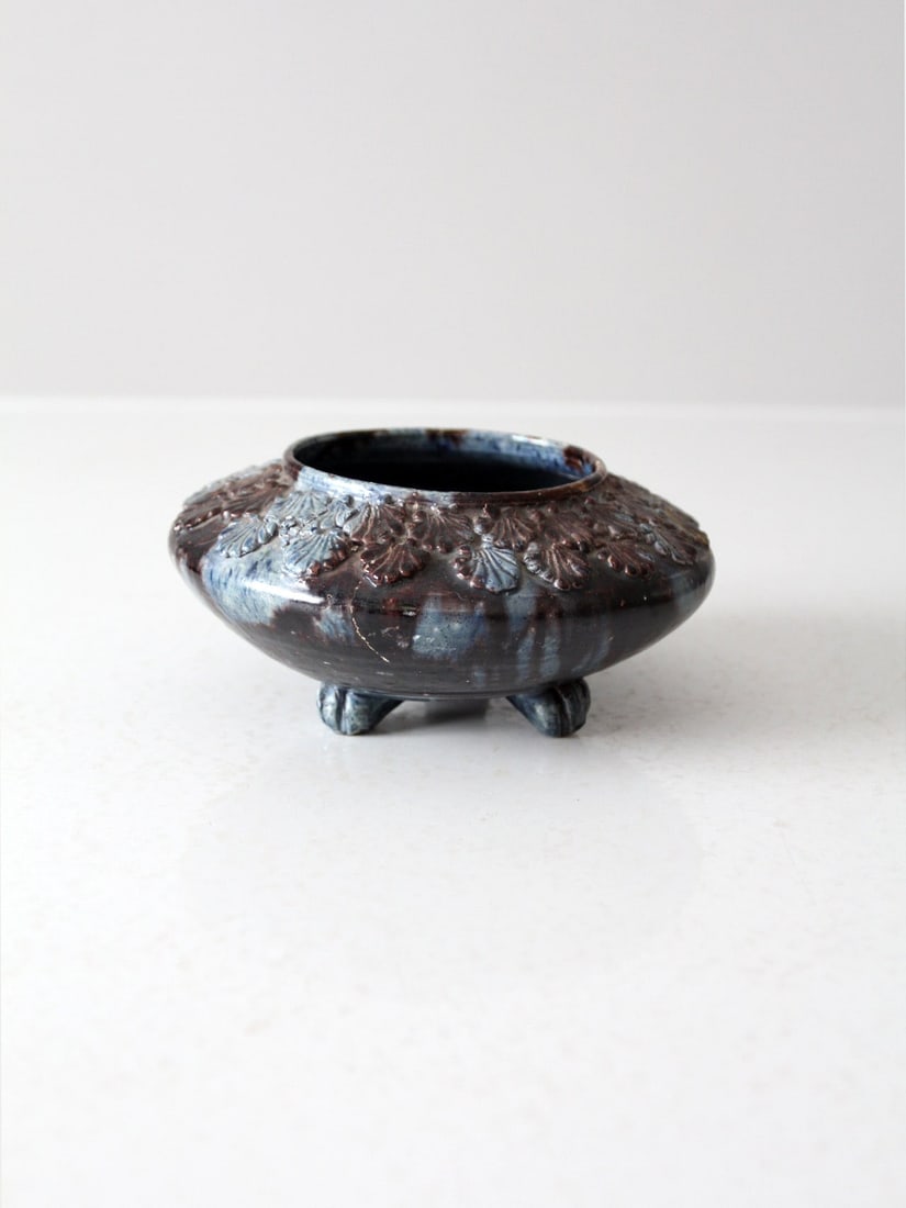 Antique Floral Three Footed Bowl Vase Blue Brown Glaze: Antique Floral Three Footed Bowl Vase Blue Brown Glaze This exquisite antique three-footed bowl vase showcases a beautifully decorative cast floral design. It features a unique blue and brown painted