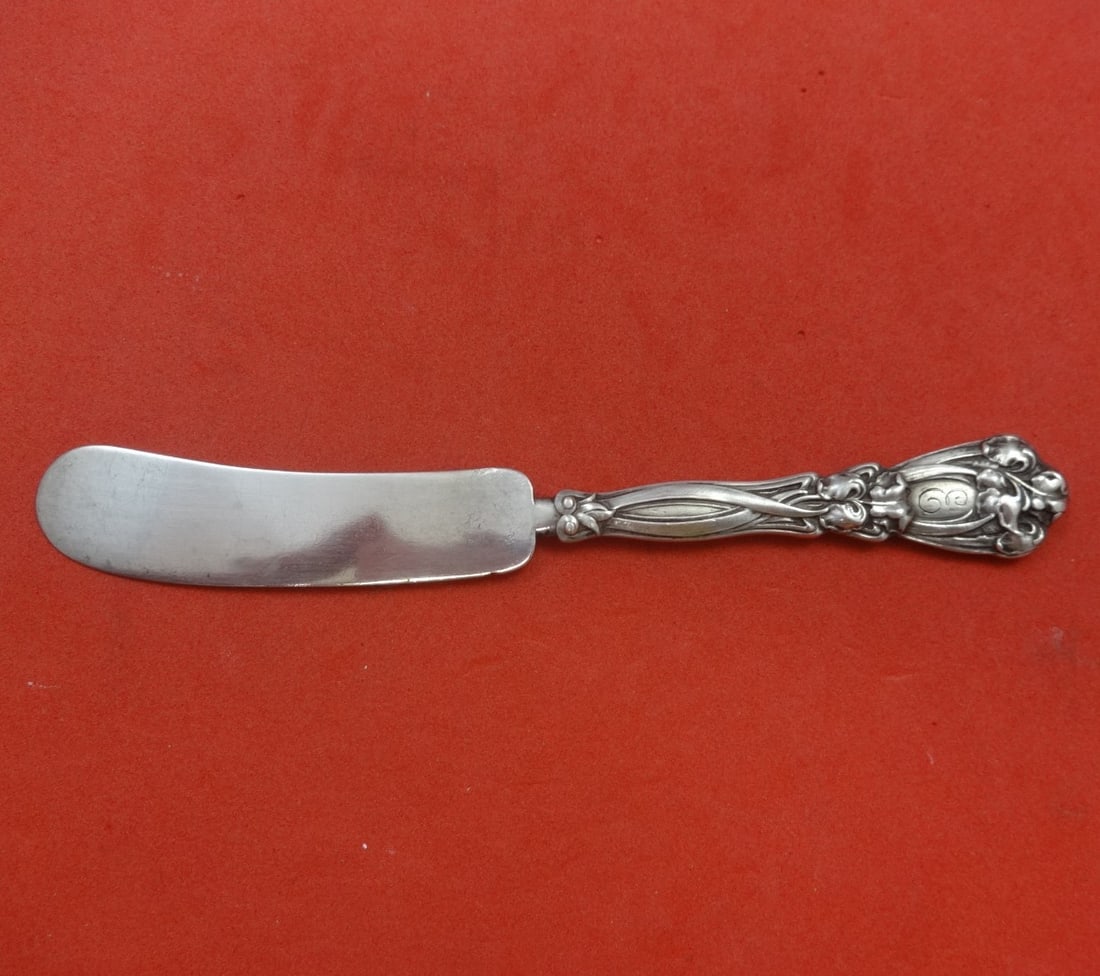 Durgin-Gorham Iris Sterling Silver Butter Spreader 5.5 Inch: Durgin-Gorham Iris Sterling Silver Butter Spreader 5.5 Inch This exquisite butter spreader features a wide flat handle design and is crafted from high-quality sterling silver, showcasing the elegant I