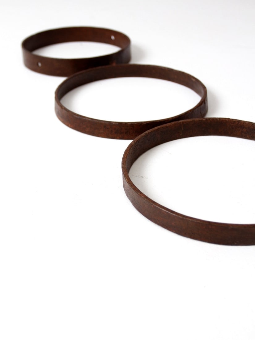 Set of 3 Antique Iron Rings for Industrial Decor: Set of 3 Antique Iron Rings for Industrial Decor Enhance your space with this Antique Iron Ring Collection, featuring three distinctive iron rings that embody a bold industrial aesthetic. The set cons