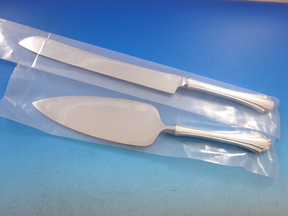 Lunt Bel Chateau Sterling Silver Wedding Cake Set 2pc Custom Made: Lunt Bel Chateau Sterling Silver Wedding Cake Set 2pc Custom Made This exquisite 2-piece wedding cake set from Lunt features the elegant Bel Chateau pattern. Crafted from high-quality sterling silver,