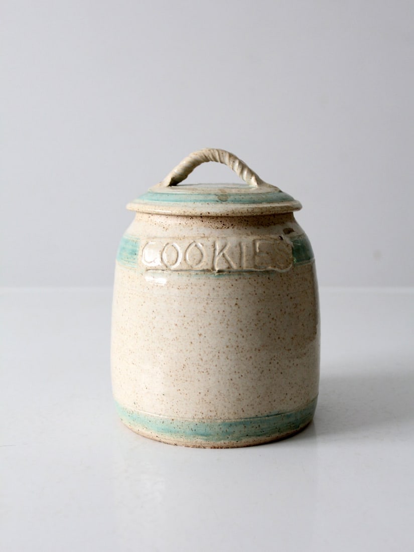 Vintage Studio Pottery Cookie Jar 1979 Signed with Speckled Glaze (1 of 11)