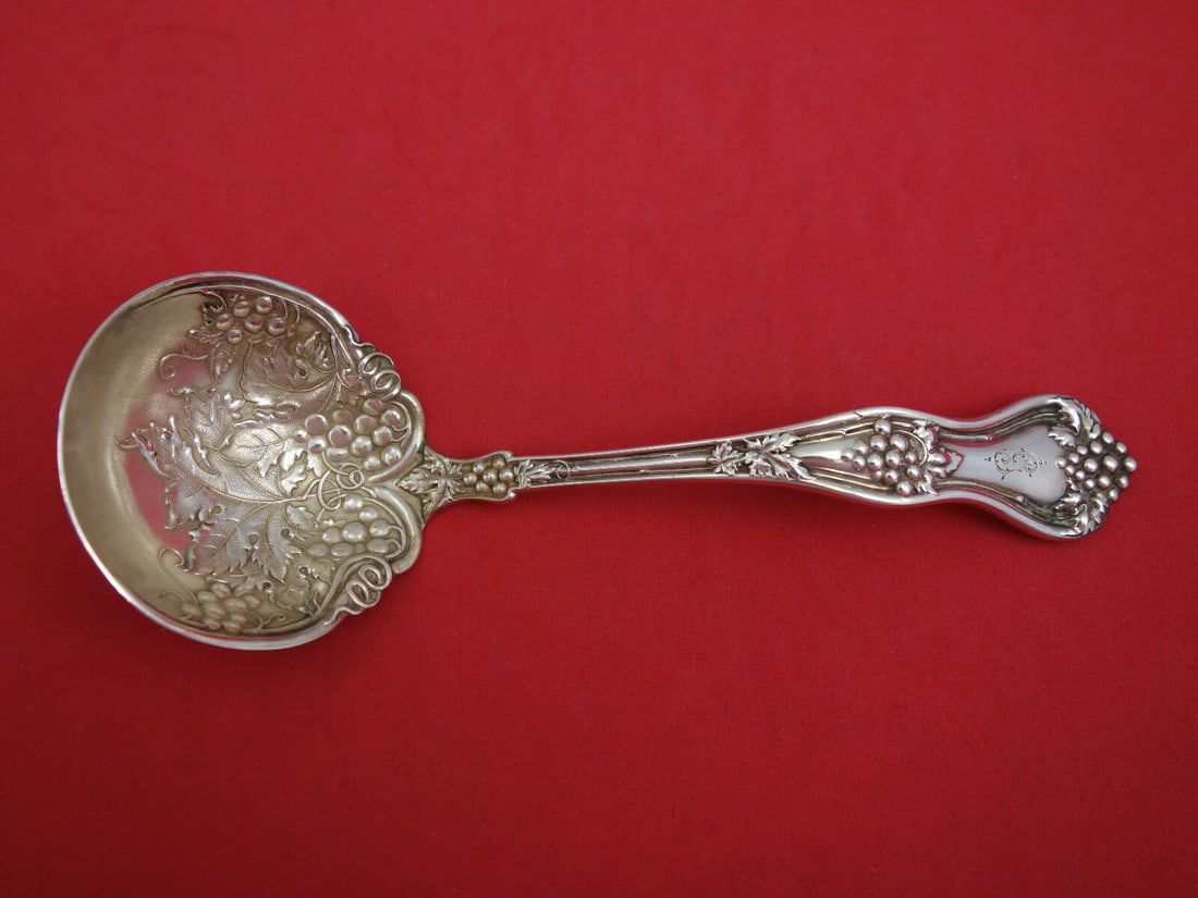 Dominick & Haff Grape Pattern Sterling Silver Gravy Ladle 7.5 Inch: Dominick & Haff Grape Pattern Sterling Silver Gravy Ladle 7.5 Inch This exquisite gravy ladle, crafted by Dominick & Haff, showcases the elegant Grape pattern, a hallmark of fine craftsmanship from th