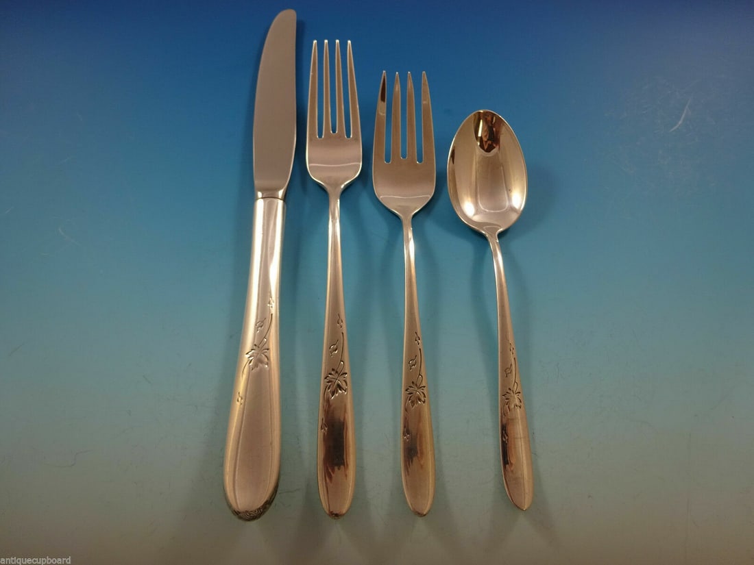 Reed and Barton Sterling Silver 4pc Autumn Leaves Place Setting: Reed and Barton Sterling Silver 4pc Autumn Leaves Place Setting Enhance your dining experience with this exquisite 4-piece place setting from Reed and Barton, featuring the elegant Autumn Leaves patte