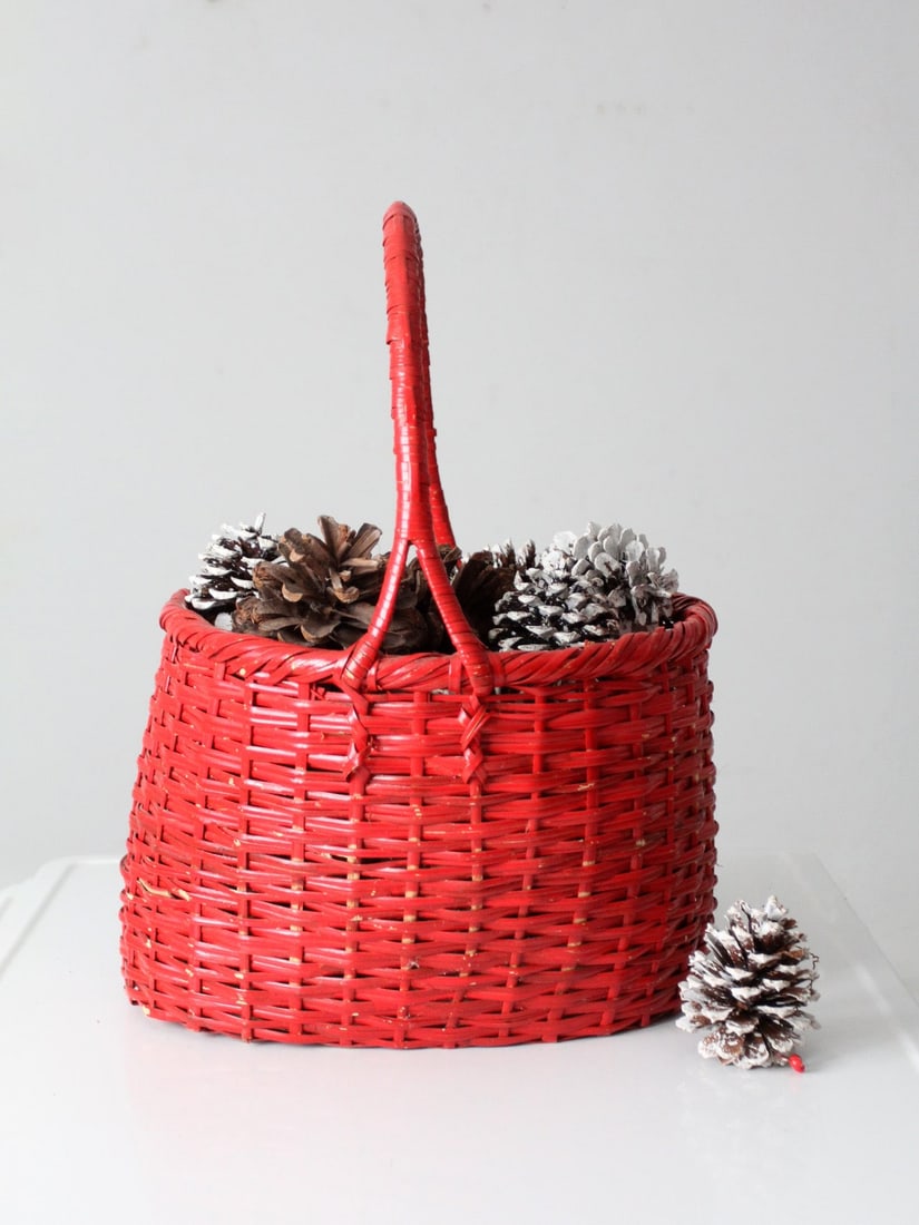 Charming Vintage Red Gathering Basket with Wrapped Handle: Charming Vintage Red Gathering Basket with Wrapped Handle Enhance your home decor with this Vintage Red Gathering Basket. Featuring a softly rounded shape and a tall, elegantly wrapped handle, this ba