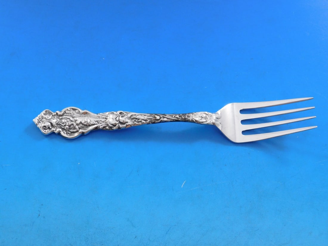 Wallace Irian Sterling Silver Salad Fork Art Nouveau 6.5 Inch: Wallace Irian Sterling Silver Salad Fork Art Nouveau 6.5 Inch This exquisite salad fork is part of the Irian pattern by Wallace, crafted from high-quality sterling silver. Measuring 6 1/2 inches, it s