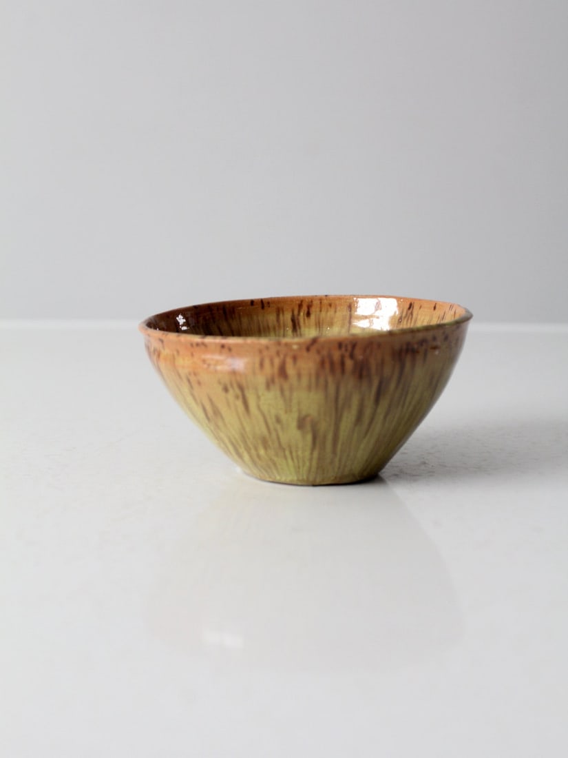 Handcrafted Vintage Studio Pottery Bowl Signed Artist Pistachio Glaze: Handcrafted Vintage Studio Pottery Bowl Signed Artist Pistachio Glaze This exquisite vintage studio pottery bowl is a charming addition to any collection. Handcrafted and signed by the artist, this pe