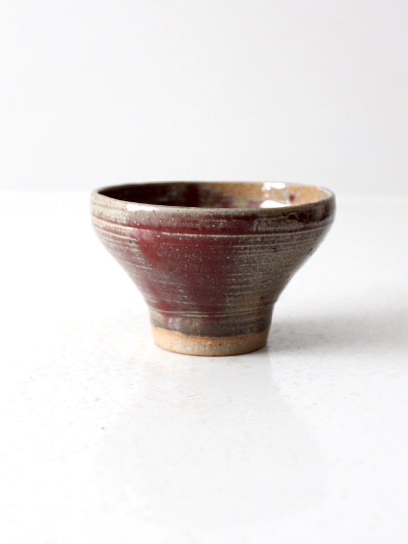 Artisan Handcrafted Vintage Studio Pottery Bowl in Taupe and Reddish Tones: Artisan Handcrafted Vintage Studio Pottery Bowl in Taupe and Reddish Tones This vintage studio pottery bowl showcases a beautifully handcrafted design with an organic, flaring footed form and natural,