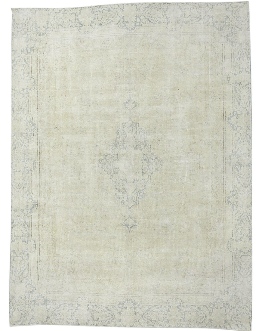 Vintage Hand-Knotted Wool Oriental Rug 8'8 x 11'8 Floral Design: Vintage Hand-Knotted Wool Oriental Rug 8'8 x 11'8 Floral Design This exquisite antique distressed oriental rug features a muted medallion floral design, perfect for adding a touch of elegance to any r