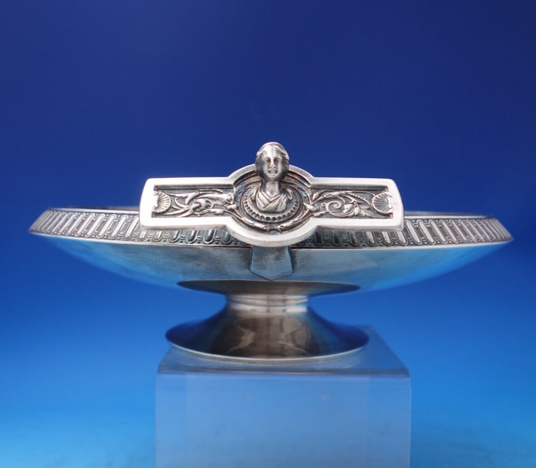 Gorham Bust Sterling Silver Ice Bowl 4 x 12.5 32.6 ozt Circa 1865: Gorham Bust Sterling Silver Ice Bowl 4 x 12.5 32.6 ozt Circa 1865 Discover a stunning piece of history with this masterfully crafted ice bowl from Gorham, featuring the "Bust" pattern. Made of high-qu
