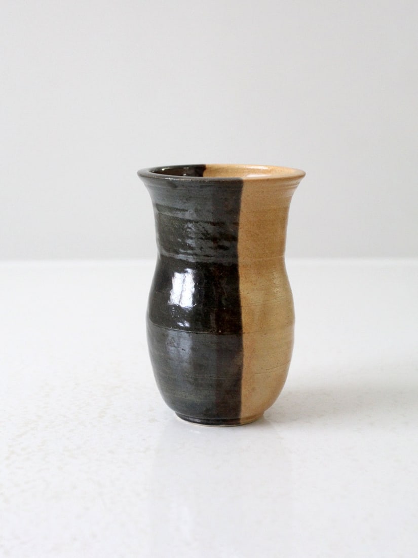 Signed Vintage Studio Pottery Vase with Two-Tone Glaze: Signed Vintage Studio Pottery Vase with Two-Tone Glaze This vintage handmade studio pottery vase is a signed piece by the artist, showcasing a striking two-tone glaze with deep black on one side and m