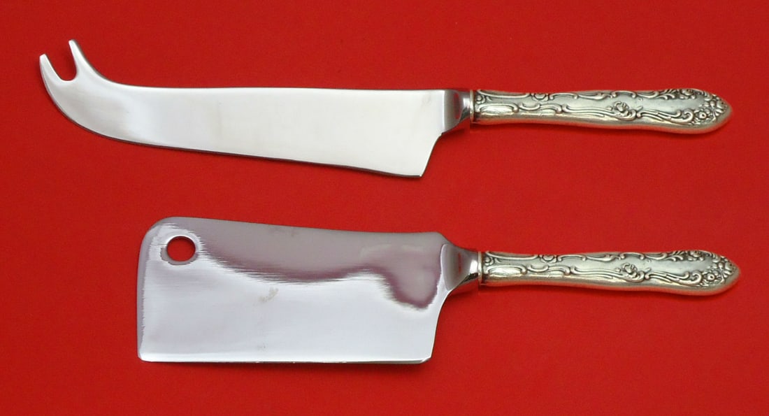 Towle Old English Sterling Silver Cheese Server Set 2pc Custom: Towle Old English Sterling Silver Cheese Server Set 2pc Custom This exquisite two-piece cheese server set is crafted from sterling silver by Towle, showcasing the elegant Old English design. The set i